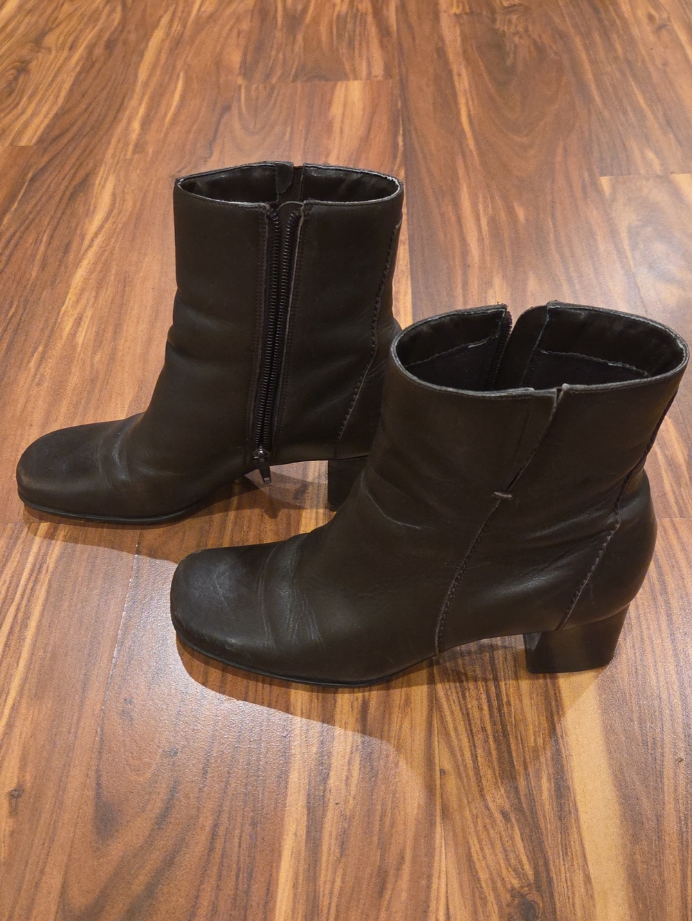 Naturalizer Black Leather Ankle Booties with Side Zip